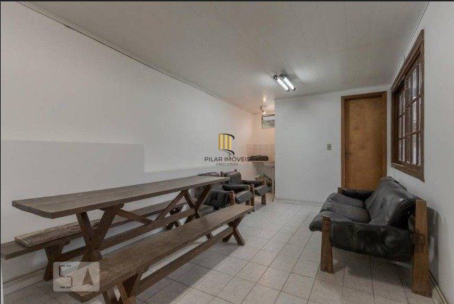 Casa com 04 dormitórios no Bairro Chacara das Pedras Porto Alegre