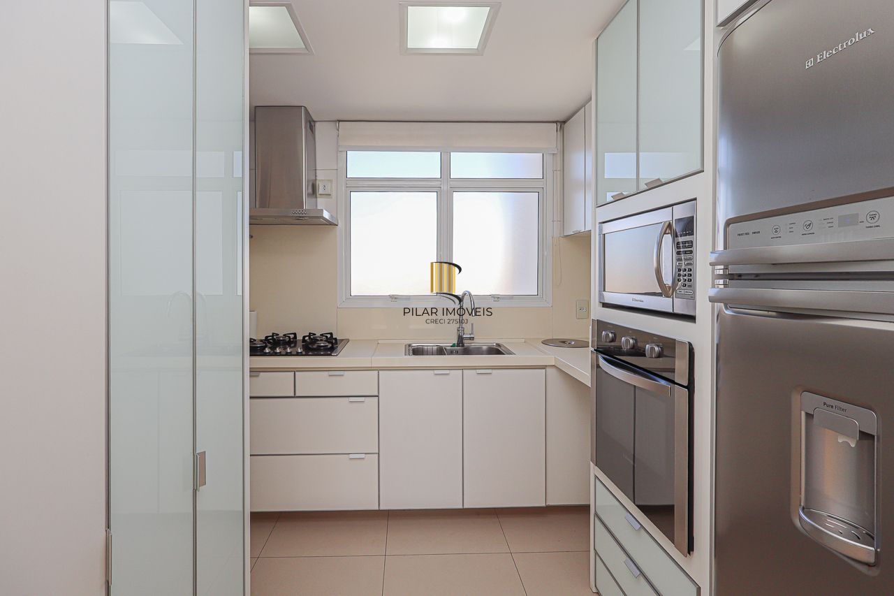 Apartamento de 3 quartos, 3 suítes, com 02 garagens individuais no Bairro Petrópolis, próximo a Encol.
