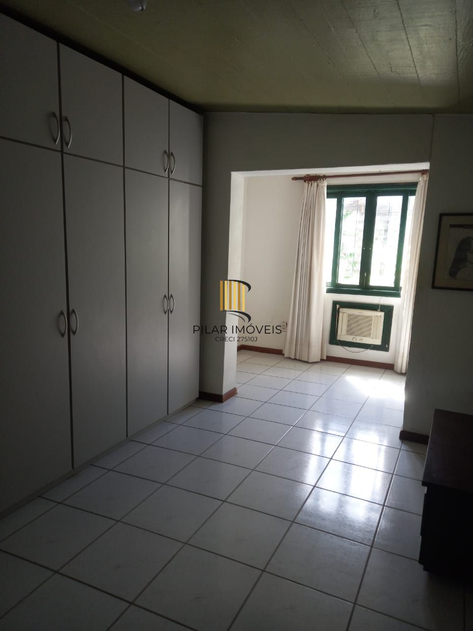 Casa à Venda no Sarandi com 3 Dormitórios, Suíte, 3 vagas Financiamento Bancário