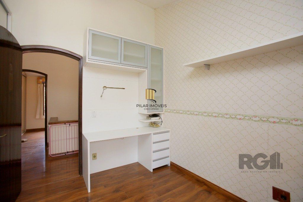 Casa de Condomínio 3 dormitórios no bairro Cristal