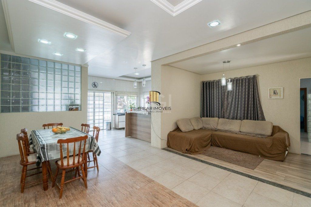 Casa para Venda - 259m², 4 dormitórios, sendo 1 suites, 4 vagas - Coronel Aparício Borges