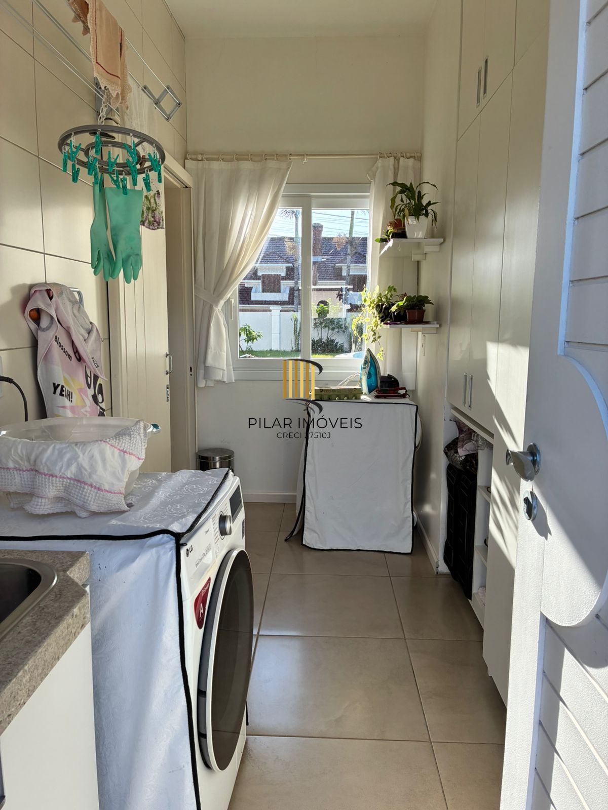 casa 4 dormitórios. 1 suite e demais peças