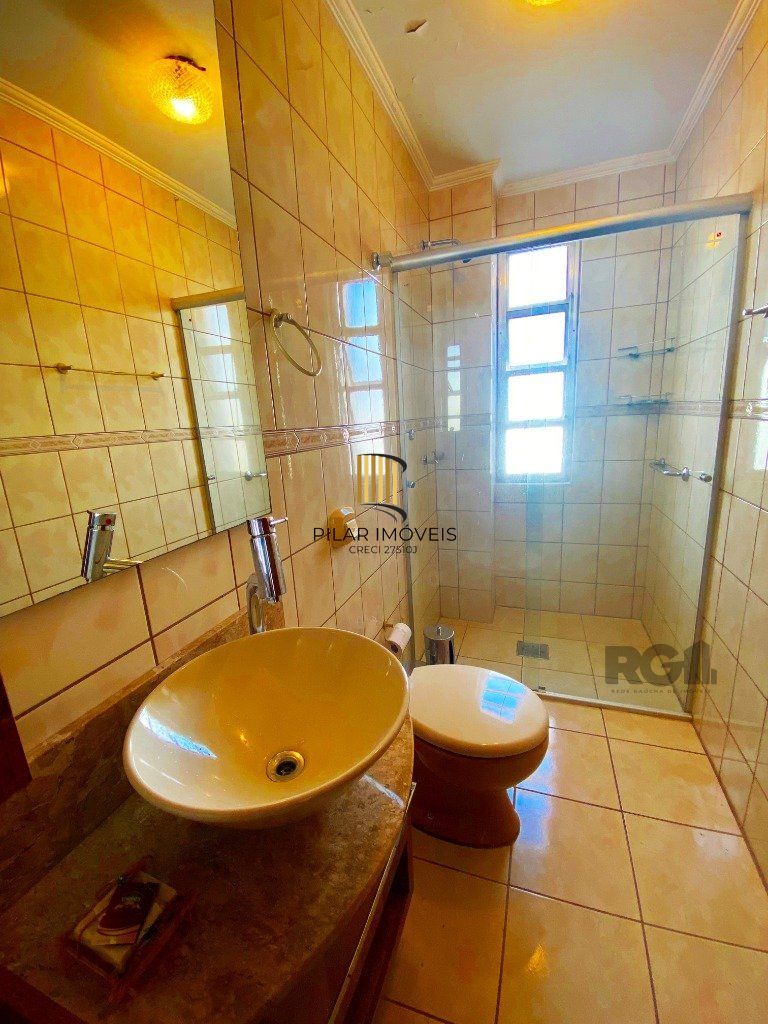 Apartamento de 03 dormitórios no bairro Santa Cecilia em Porto Alegre