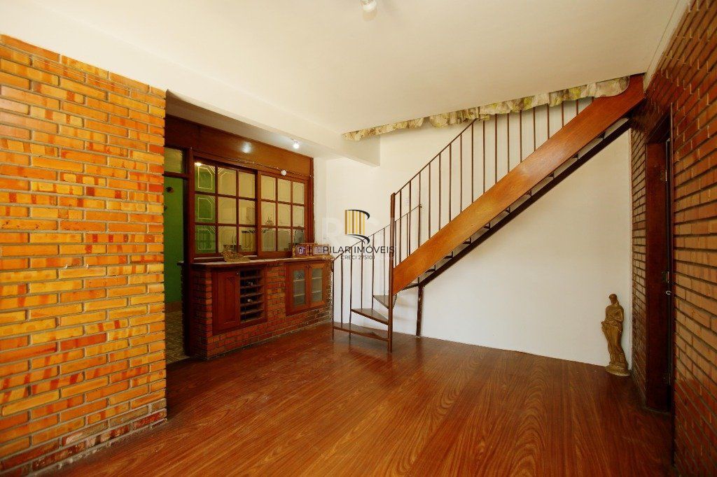 Casa para Venda - 350m², 3 dormitórios, 3 vagas - Passo da Areia