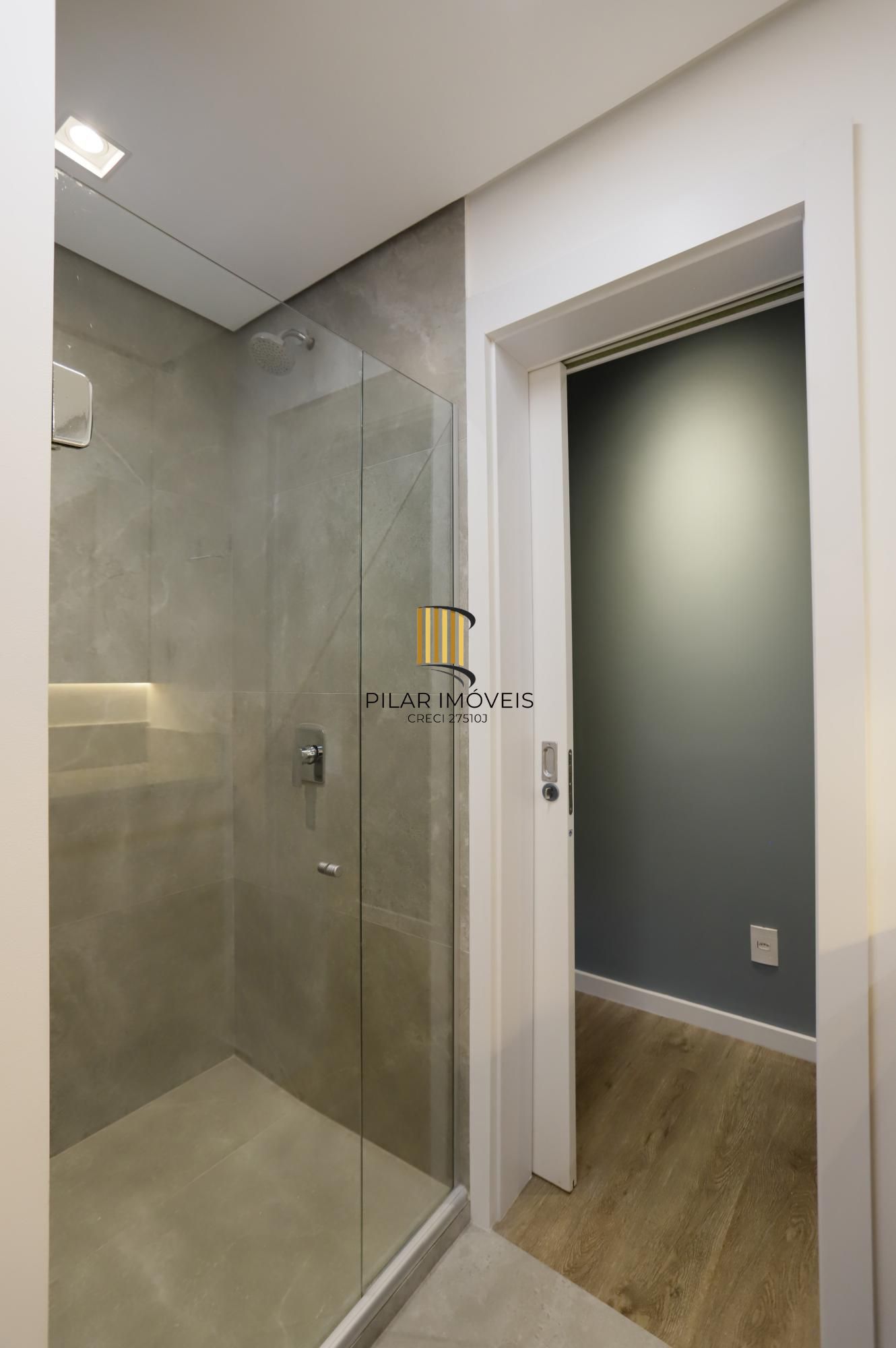 Apartamento 03 dormitórios revitalizado no Moinhos de Vento em Porto Alegre.