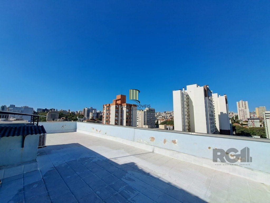 Vendo excelente cobertura com vista cinematografia, no Bairro Floresta.