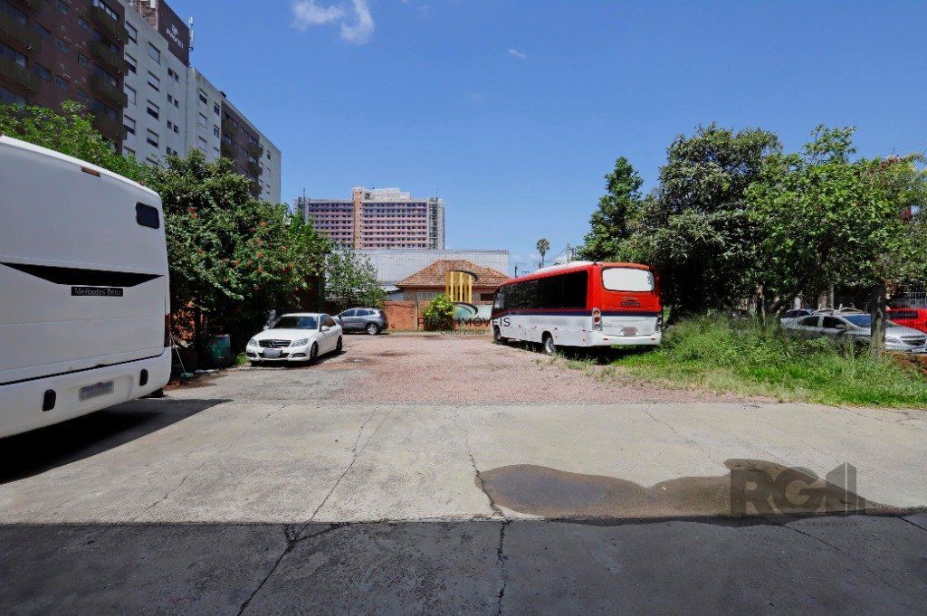 Vendo com exclusividade,  50m da PUC, terreno com 960 m2,   30,00m x 32,00m