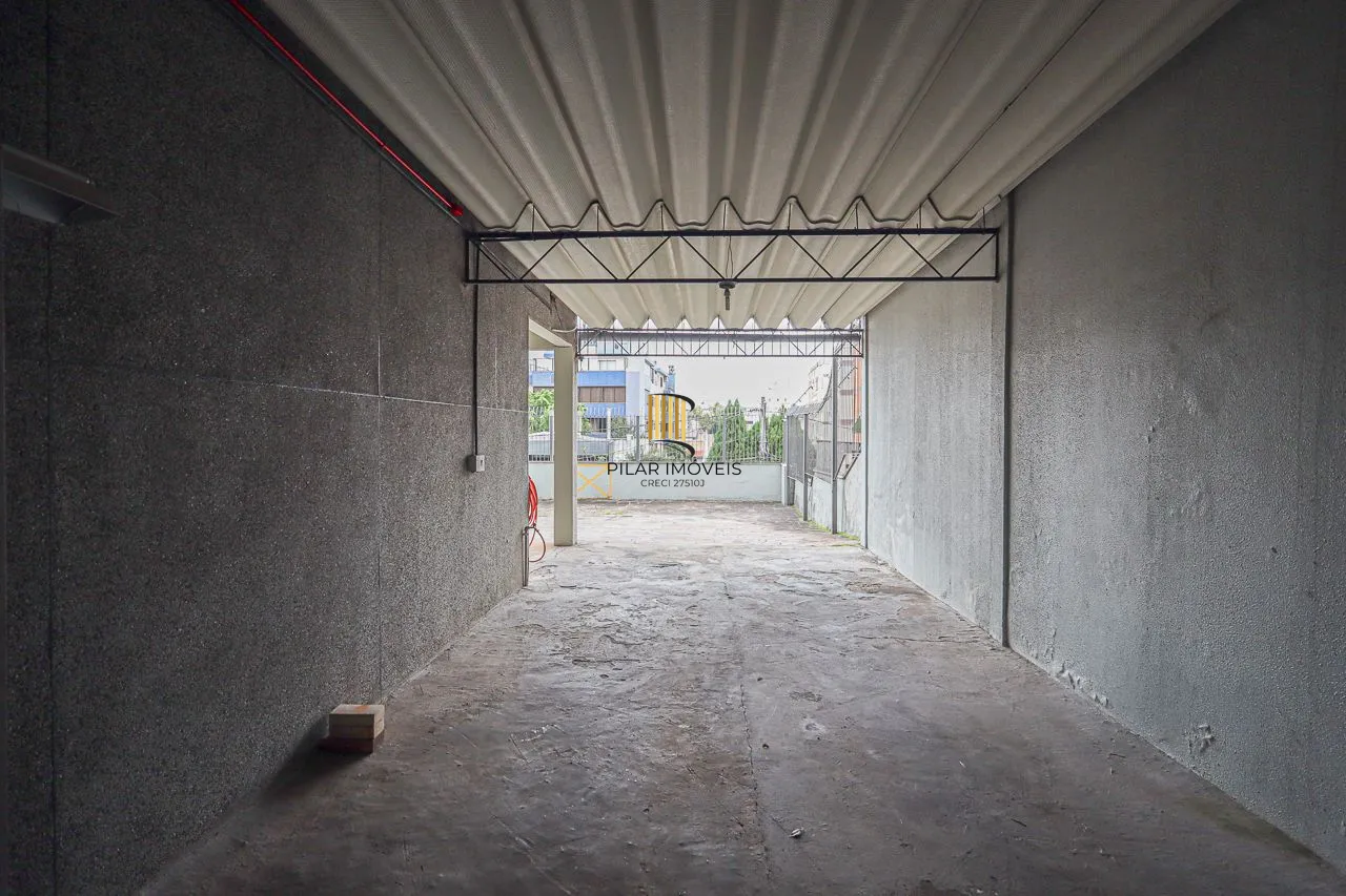 Apartamento cobertura de 03 dormitórios com opção de 05, 03 garagens. Bairro Higienópolis