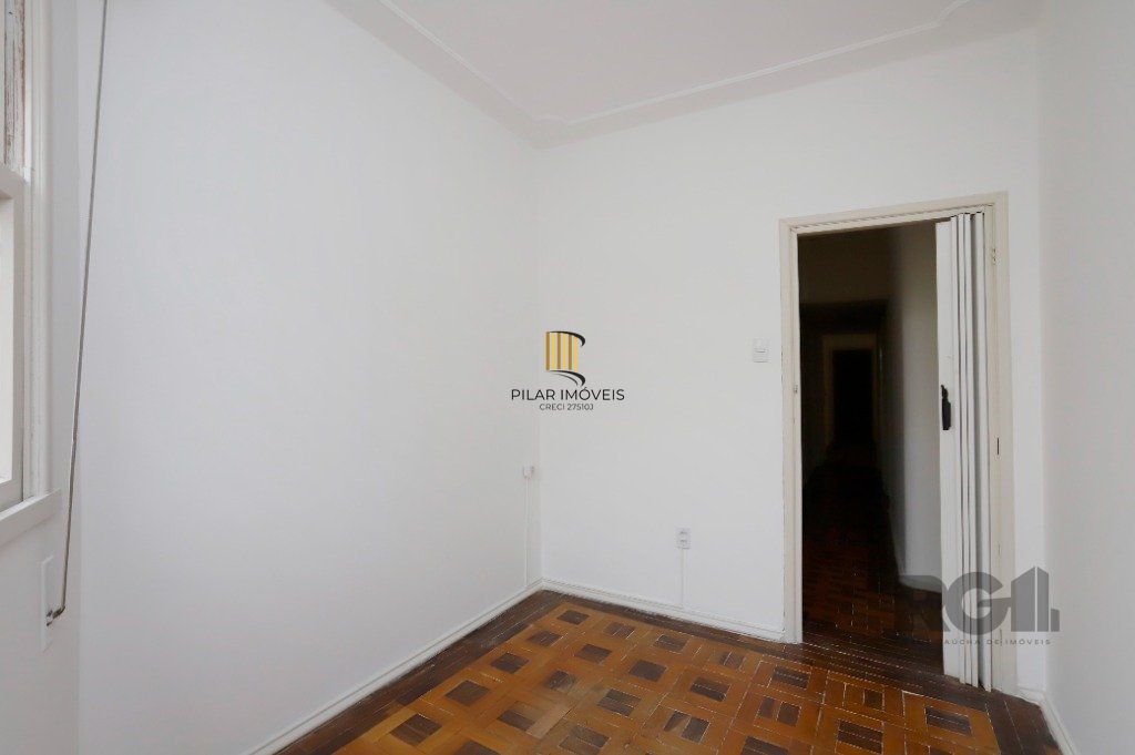 Apartamento 03 dormitórios no Bairro Santana em Porto Alegre.