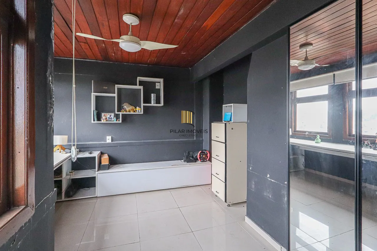 Apartamento cobertura de 03 dormitórios com opção de 05, 03 garagens. Bairro Higienópolis