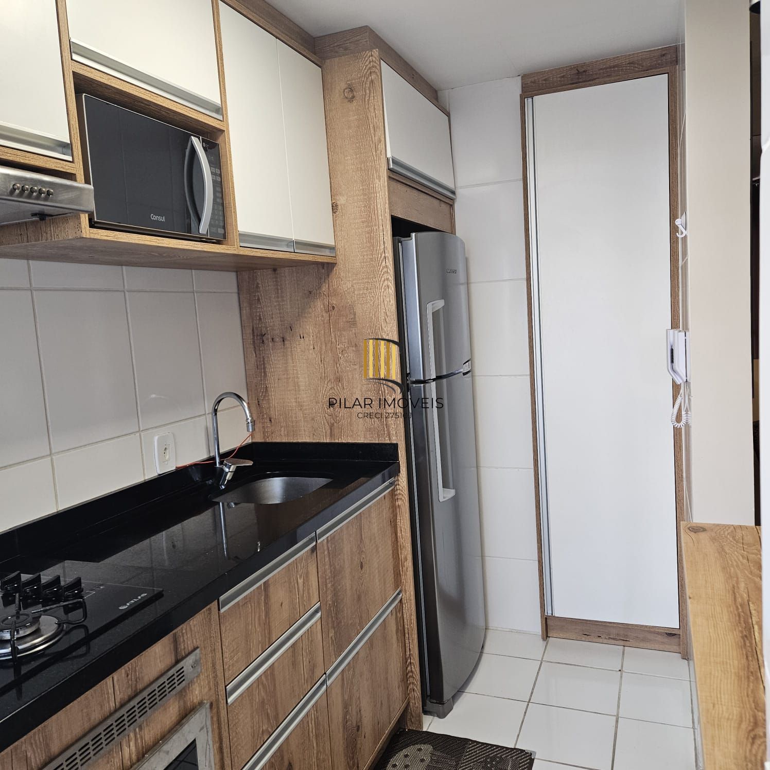 apartamento de 02 dormitórios com sacada e garagem