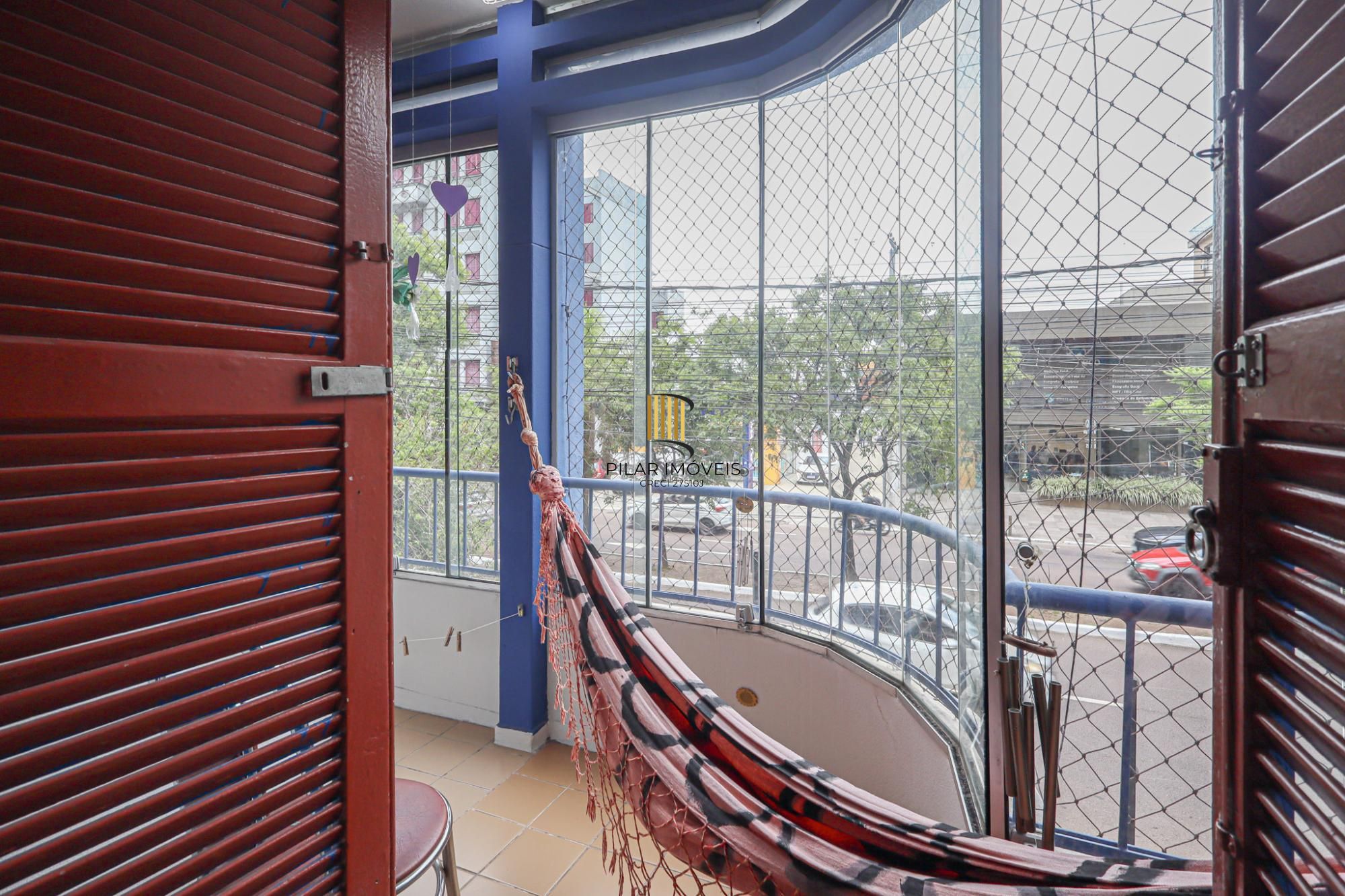 Apartamento 03 dormitórios de frente na Cristóvão Colombo em Porto Alegre