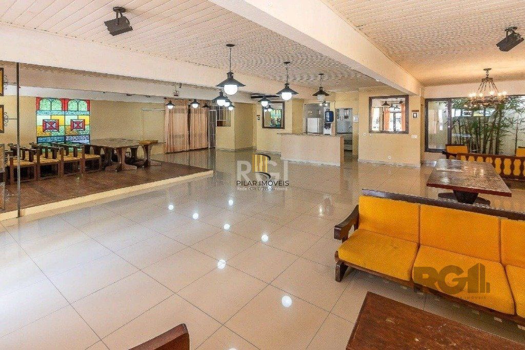 Apt° 2 quartos, 2° andar, O/L no bairro Tristeza