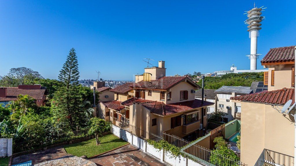 Casa 5 dormitórios no bairro Santa Tereza