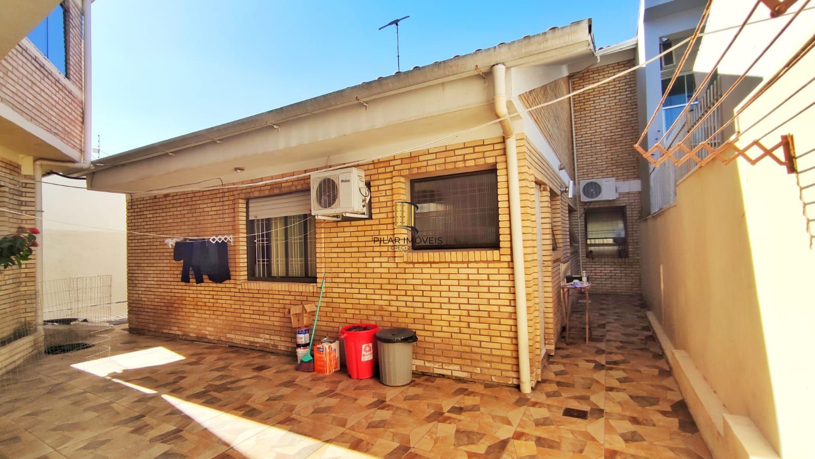 Casa com 4 Quartos e 2 banheiros e  2 Suites à Venda, 153 m² por R$ 990.000