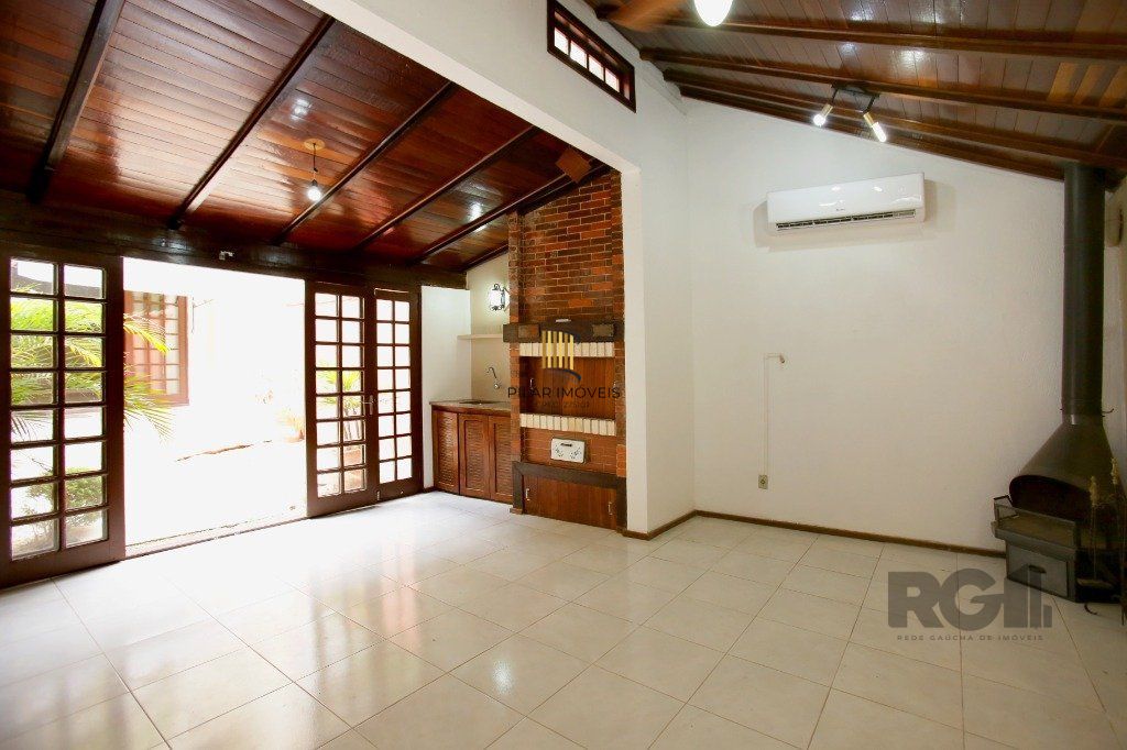 Casa de Condomínio 3 dormitórios no bairro Cristal