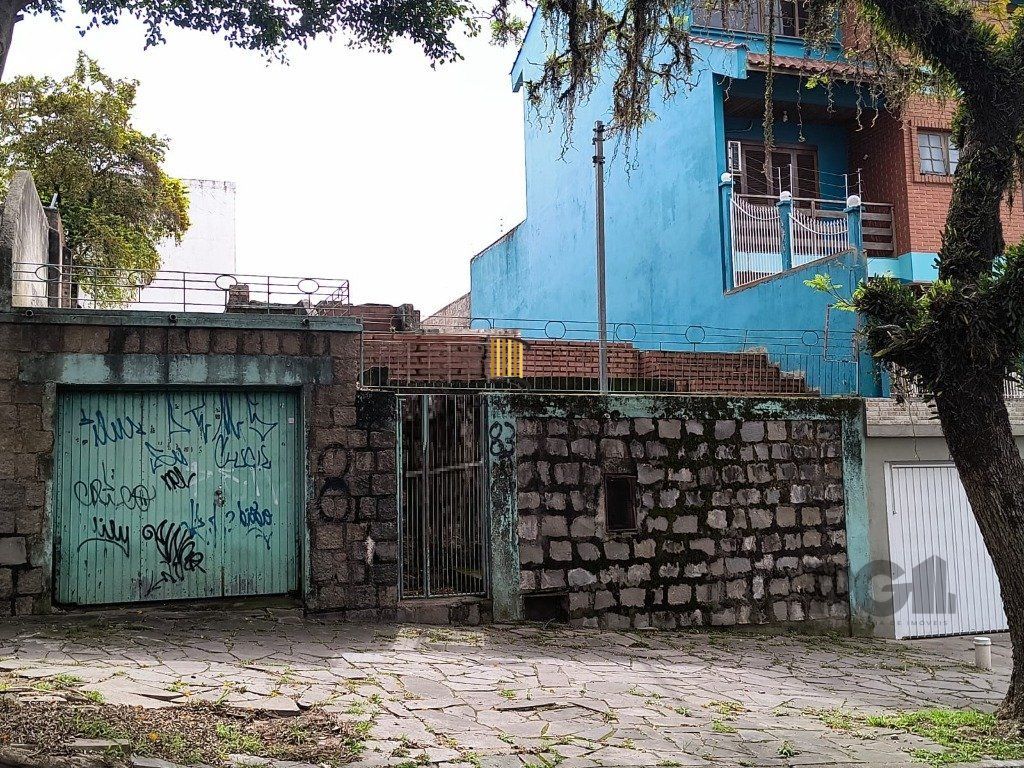 Vendo  terreno  no Bairro Partenon em Porto Alegre.