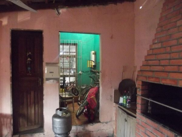 Casa com 03 quartos em terreno de 13:20 x 7501, no bairro Medianeira