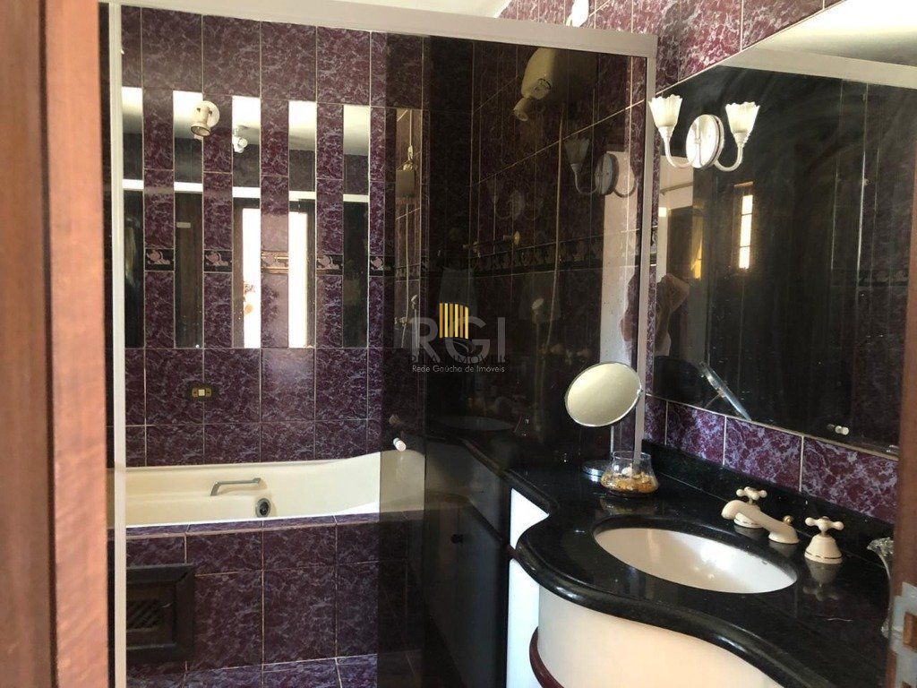 Casa para Venda - 326m², 3 dormitórios, sendo 2 suites, 4 vagas - Parque dos Maias