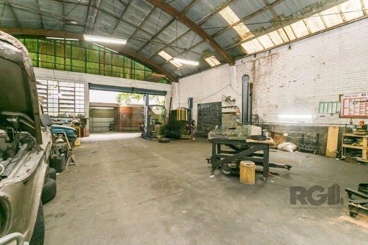 Casa Residencial ou comercial com 4 dormitórios, 2 banheiros