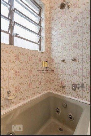 Casa com 04 dormitórios no Bairro Chacara das Pedras Porto Alegre
