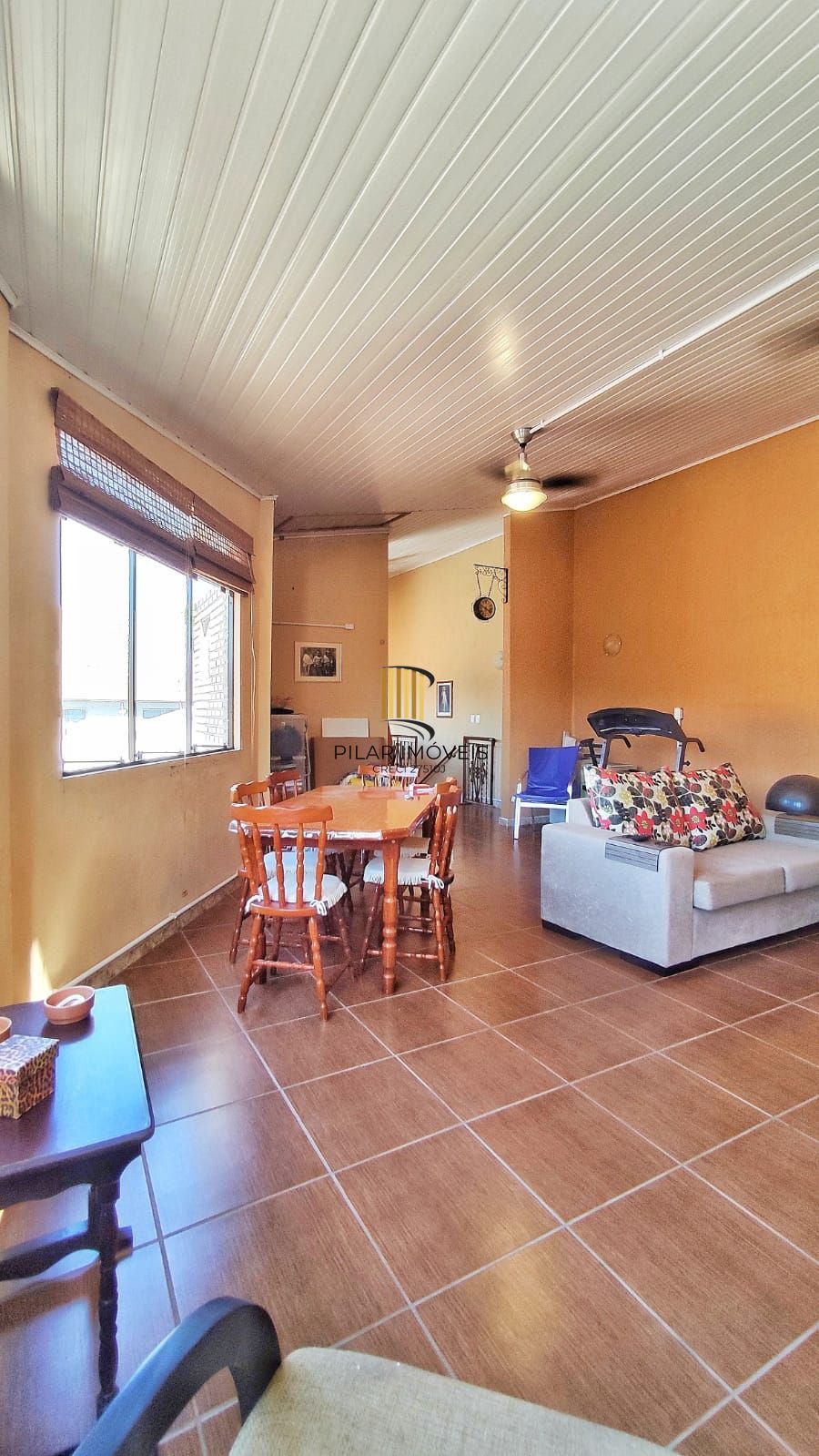 Casa com 4 Quartos e 2 banheiros e  2 Suites à Venda, 153 m² por R$ 990.000