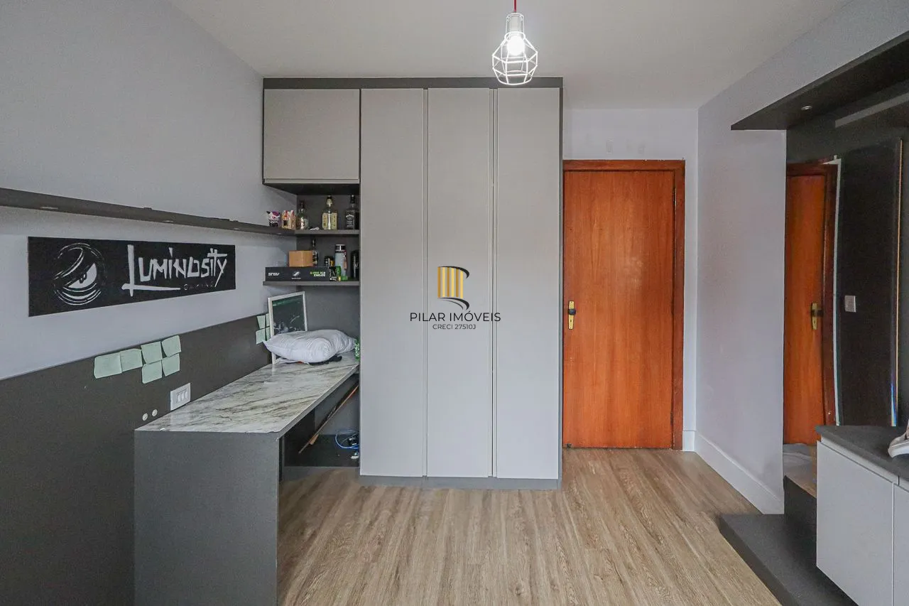 Apartamento cobertura de 03 dormitórios com opção de 05, 03 garagens. Bairro Higienópolis