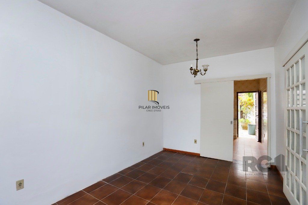Casa 5 dormitórios no bairro Partenon