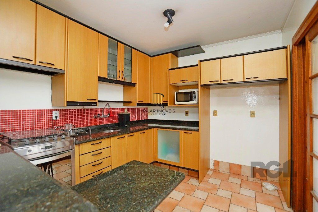 Casa 5 dormitórios no bairro Partenon