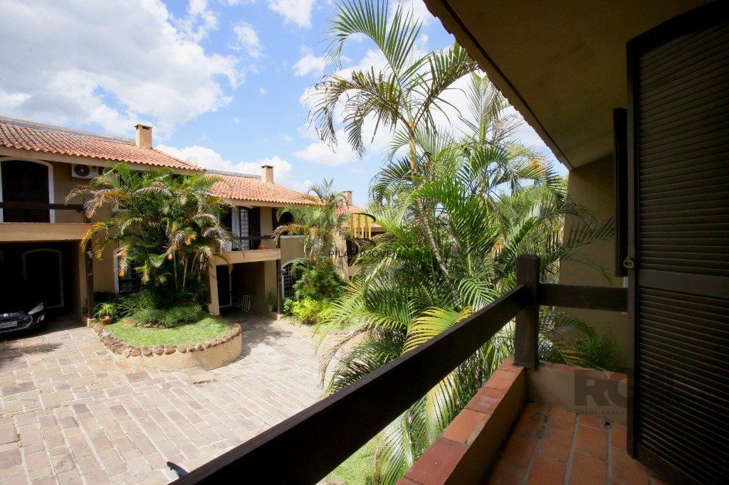 Casa de Condomínio 3 dormitórios no bairro Cristal
