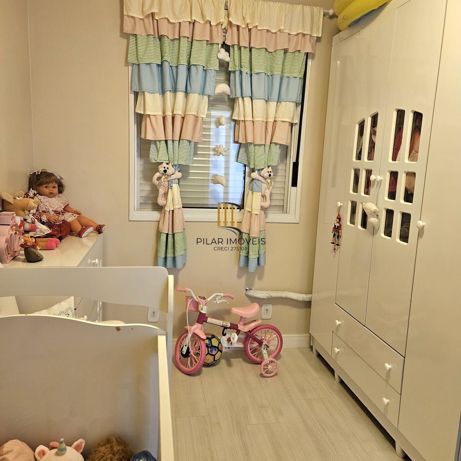 apartamento de 02 dormitórios com sacada e garagem