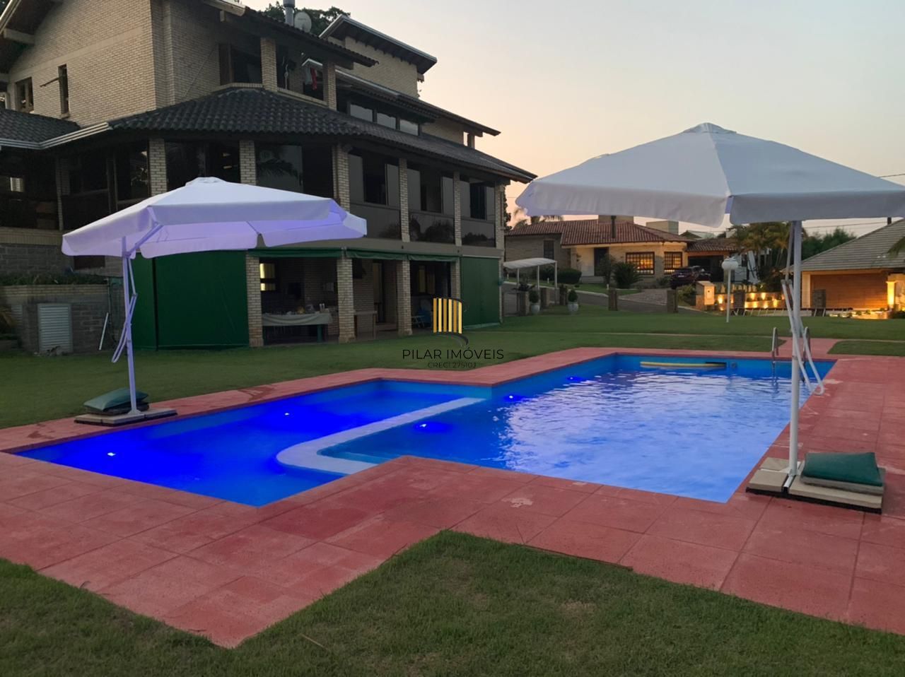 Casa mobiliada em condomínio