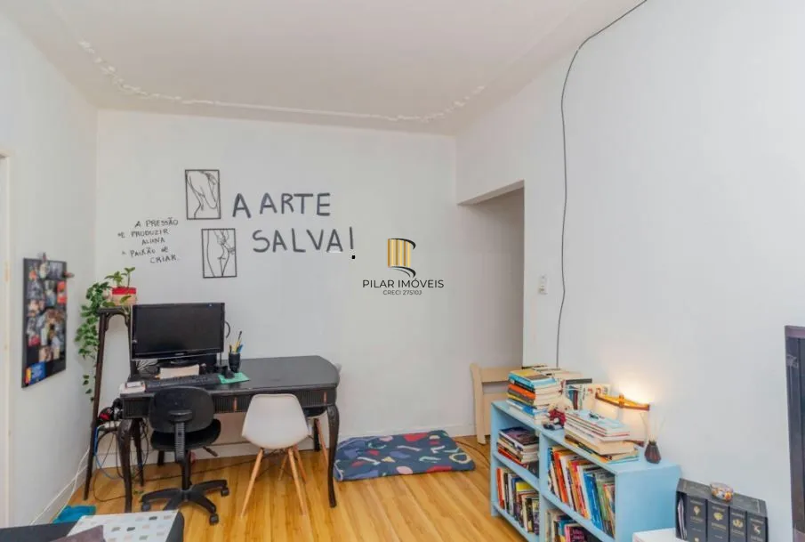 Apartamento térreo com pátio,  com 1 quarto, no bairro Floresta, Porto Alegre/RS
