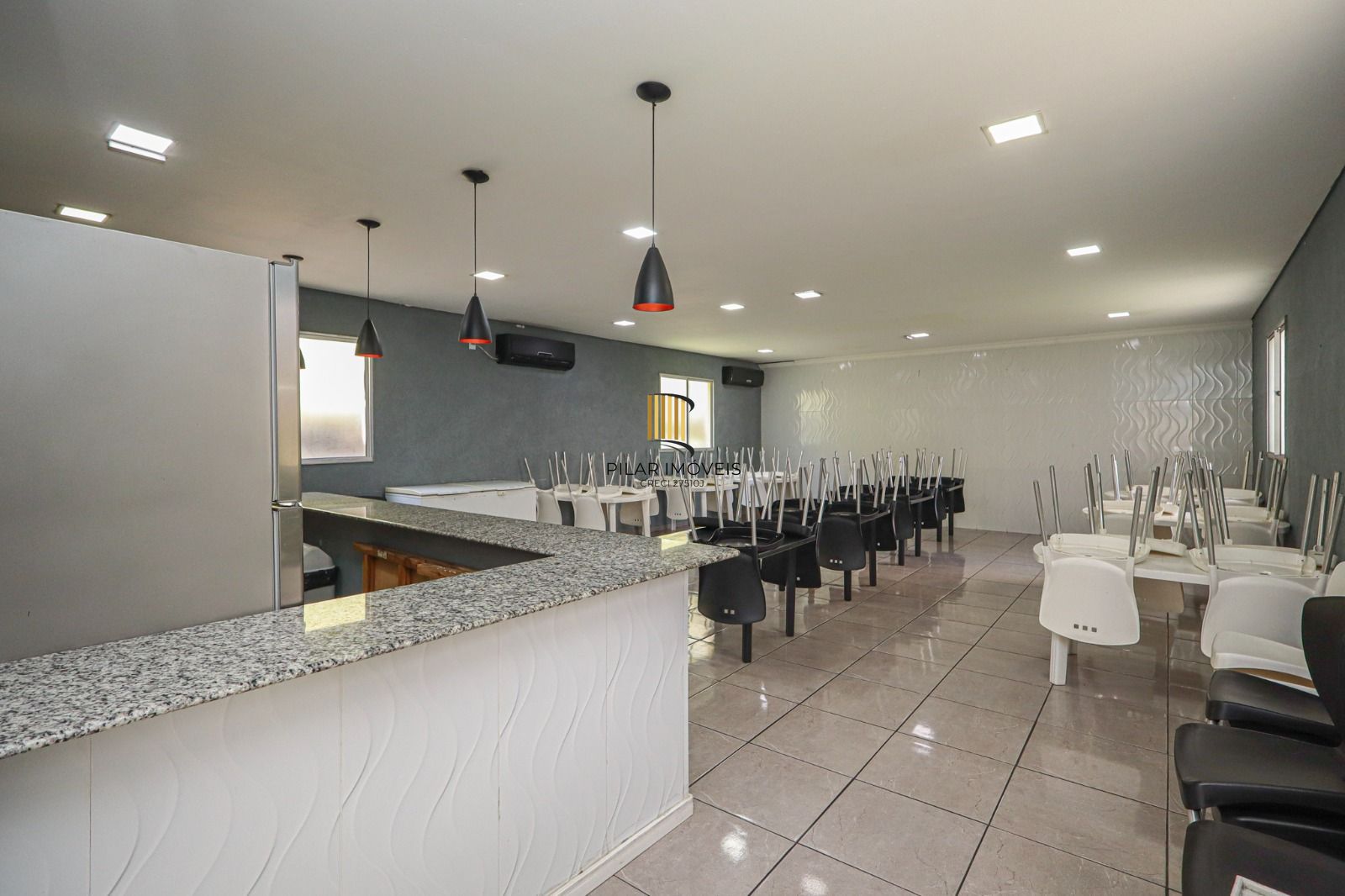 Apartamento Semimobiliado à Venda em Porto Alegre, RS