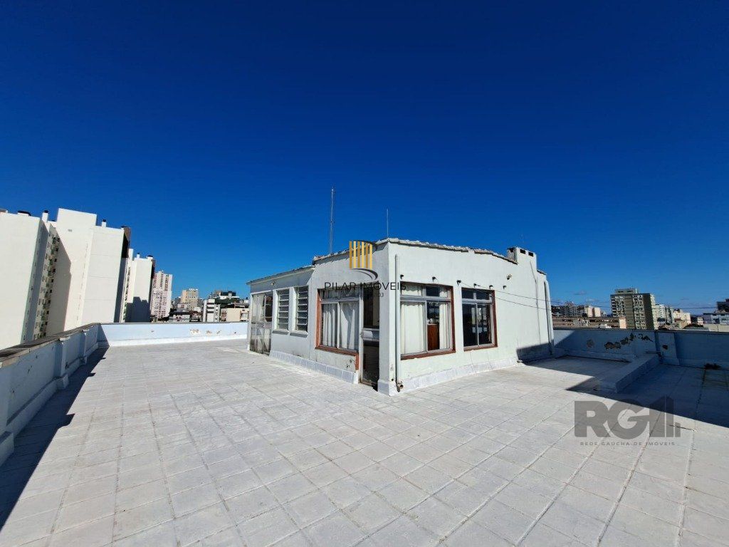 Vendo excelente cobertura com vista cinematografia, no Bairro Floresta.