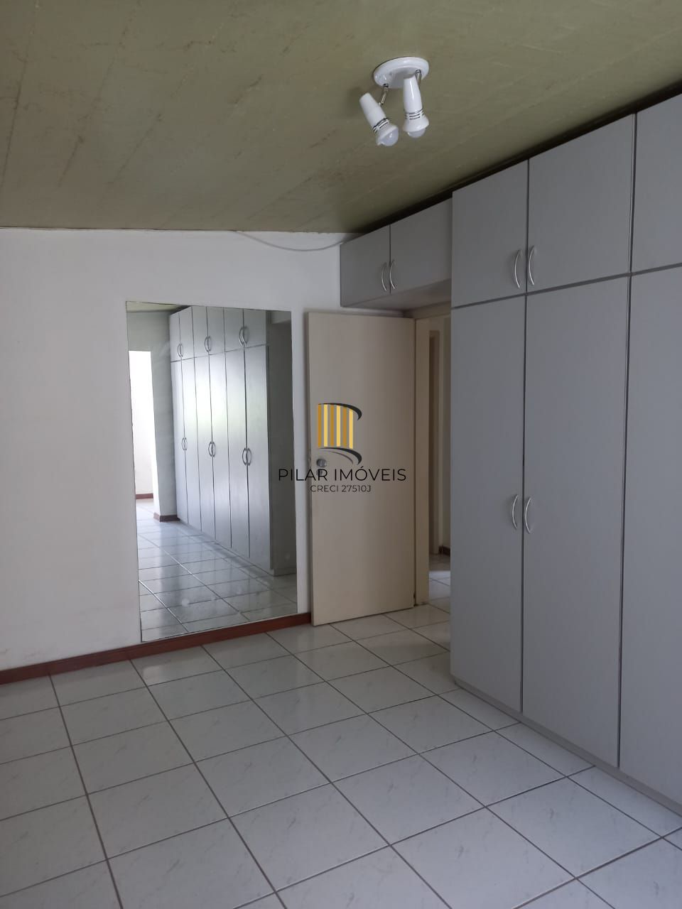 Casa à Venda no Sarandi com 3 Dormitórios, Suíte, 3 vagas Financiamento Bancário