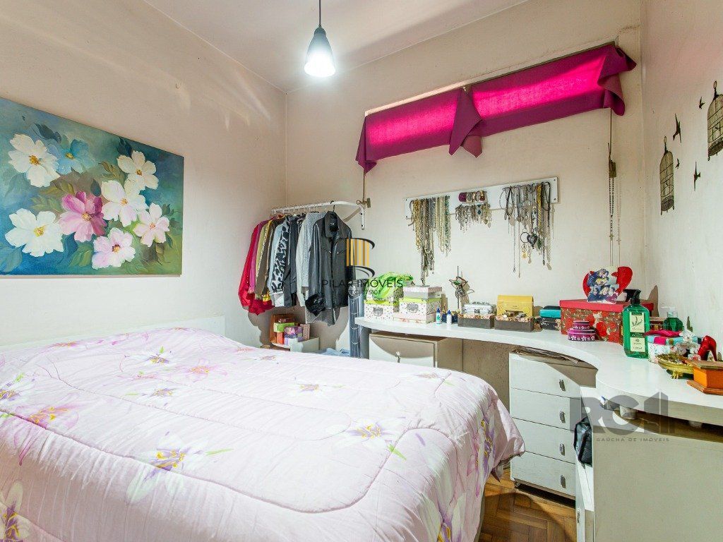 casa  com 3 quartos, 2 banheiros e vaga de garagem,