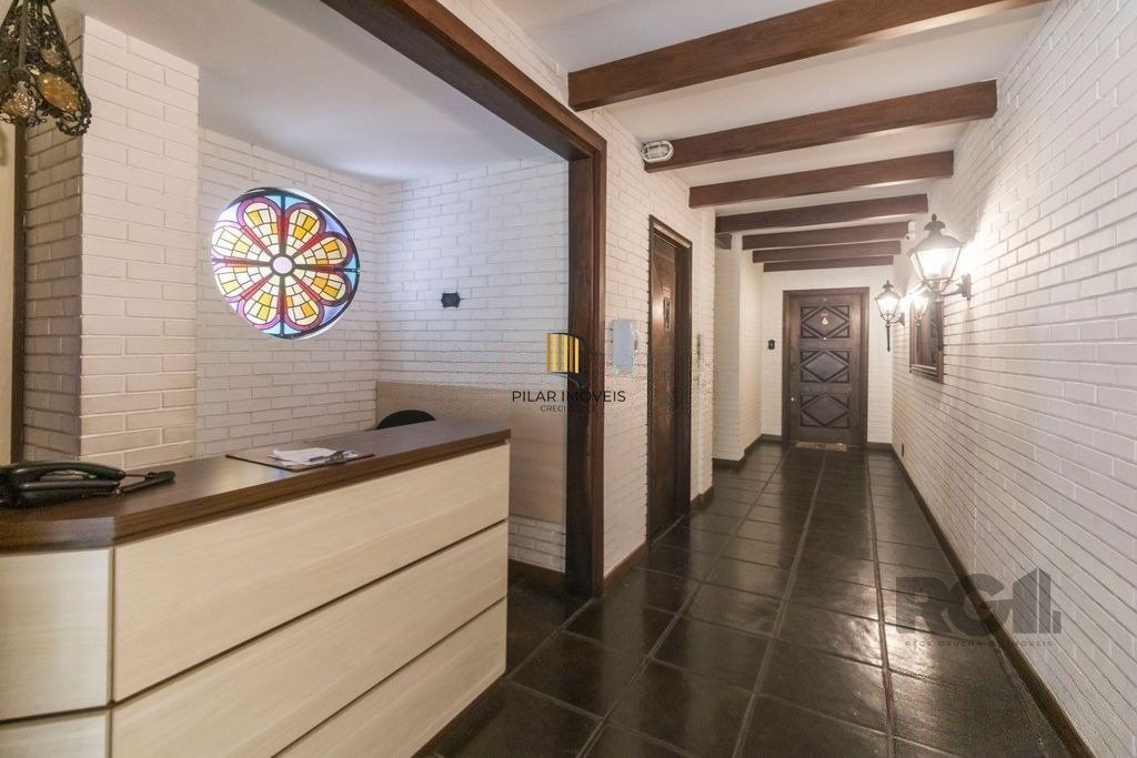 Apartamento 03 dormitórios revitalizado no Moinhos de Vento em Porto Alegre.
