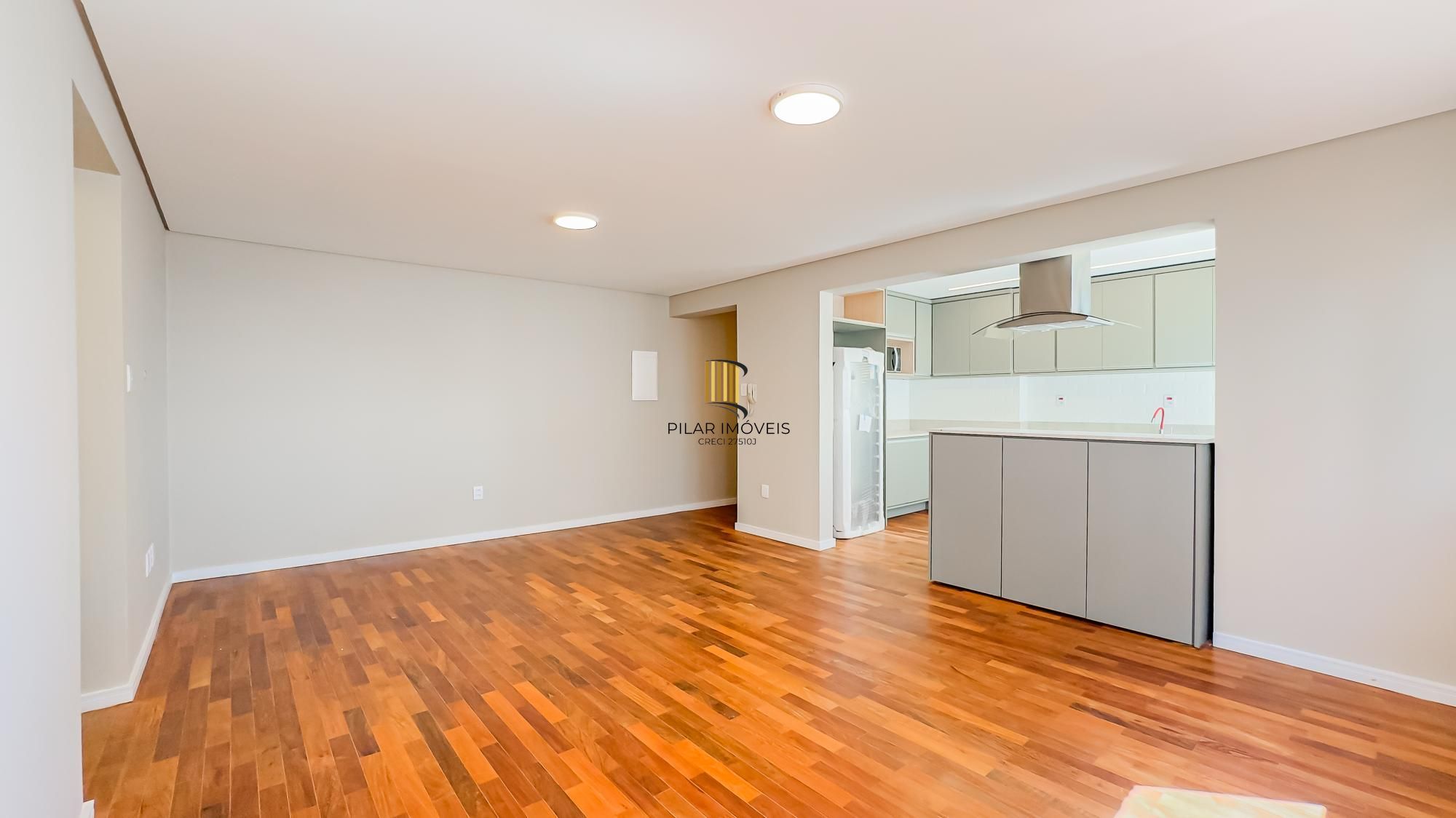 Apartamento 03 dormitórios com Garagem no Bairro 03 Figueiras em Porto Alegre