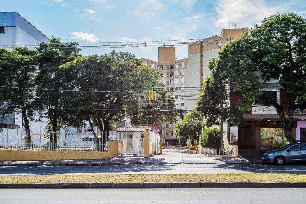 Apt° 2 quartos, 2° andar, O/L no bairro Tristeza