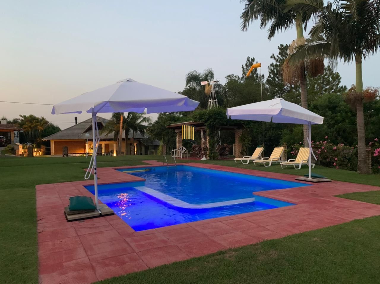 Casa mobiliada em condomínio