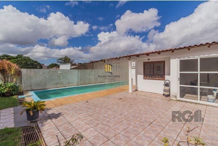 Casa 4 dormitórios no bairro Santo Antônio