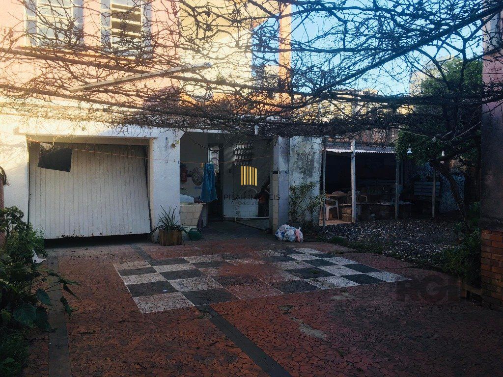Casa 4 dormitórios no bairro Floresta
