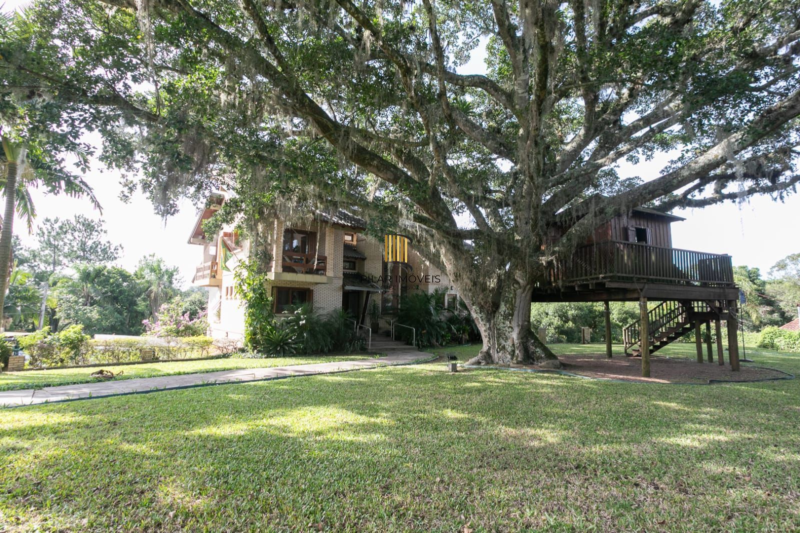 Casa mobiliada em condomínio