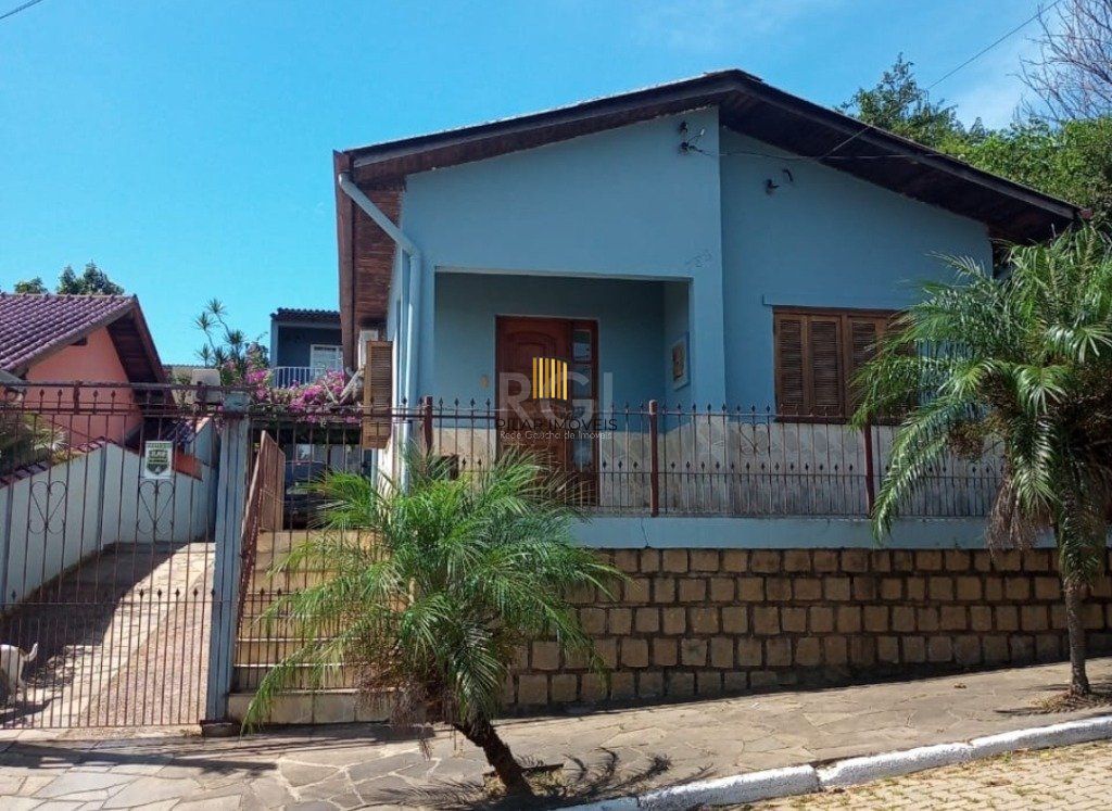 Casa para Venda - 300m², 5 dormitórios, sendo 2 suites, 4 vagas - Bela Vista
