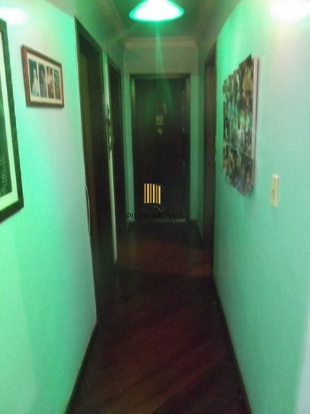 Casa com 03 quartos em terreno de 13:20 x 7501, no bairro Medianeira