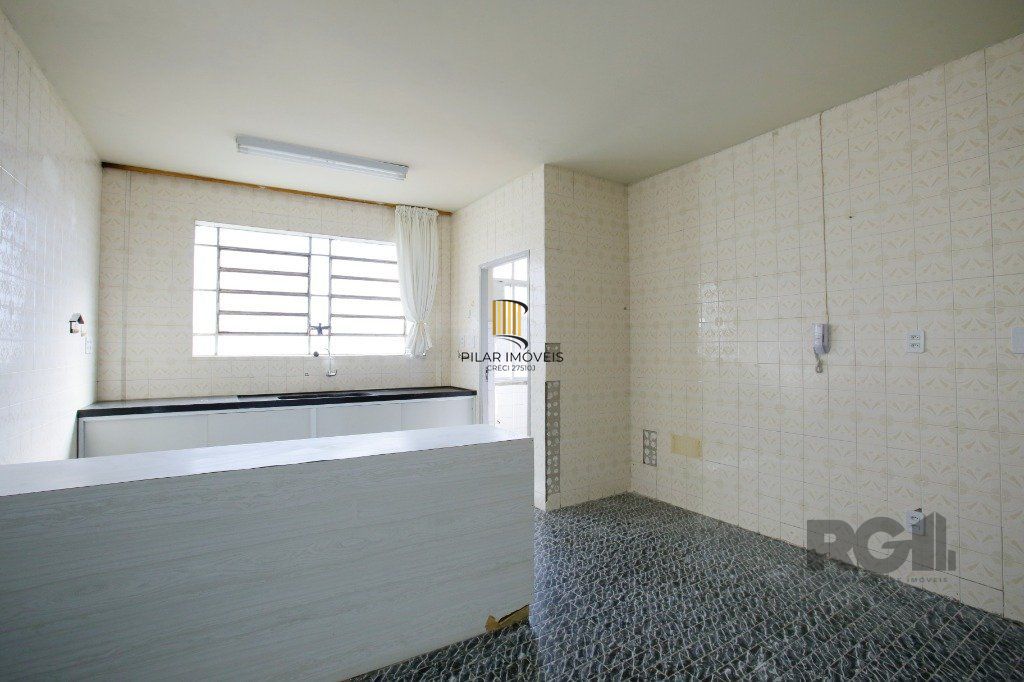 Vendo excelente cobertura com vista cinematografia, no Bairro Floresta.