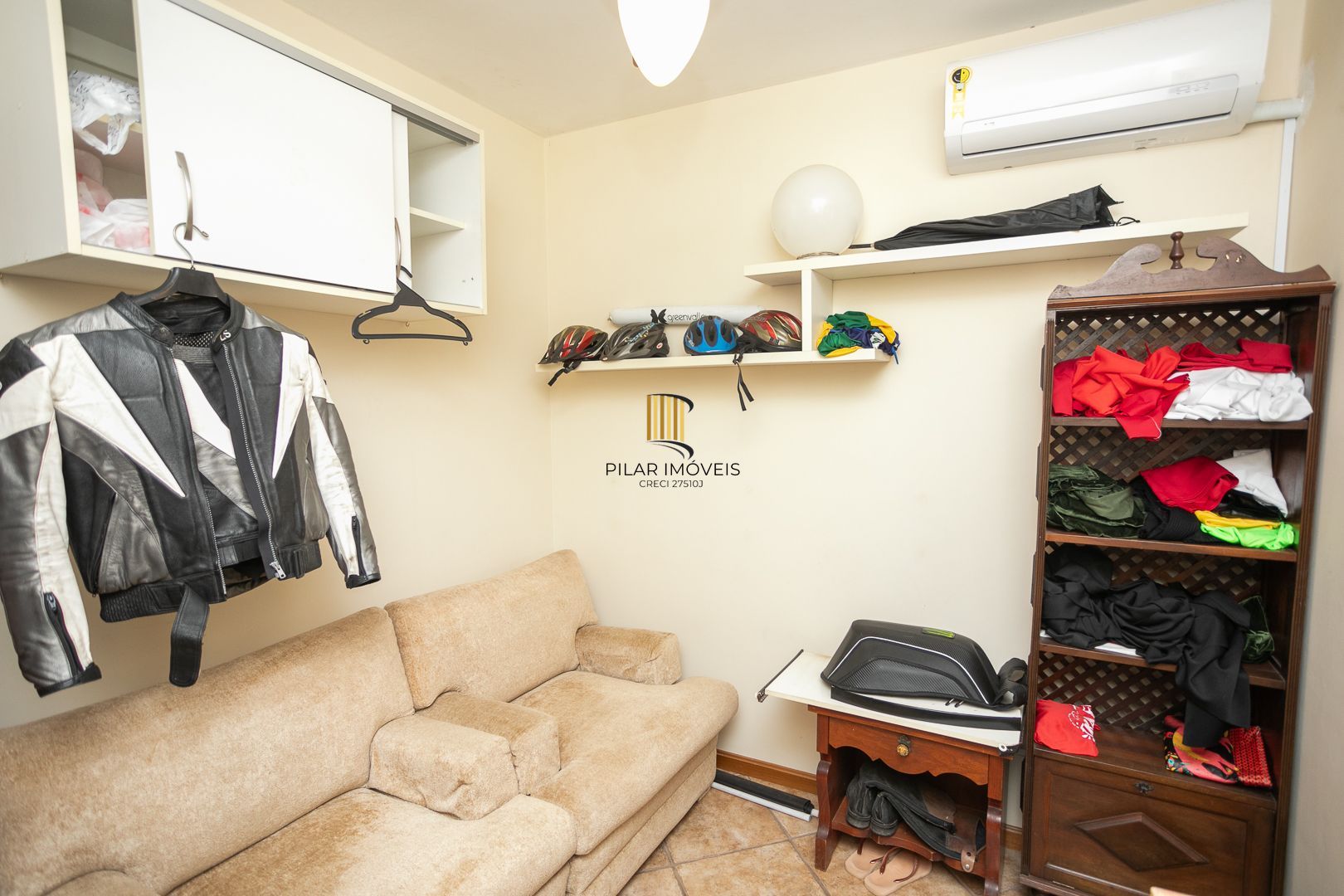 Casa mobiliada em condomínio