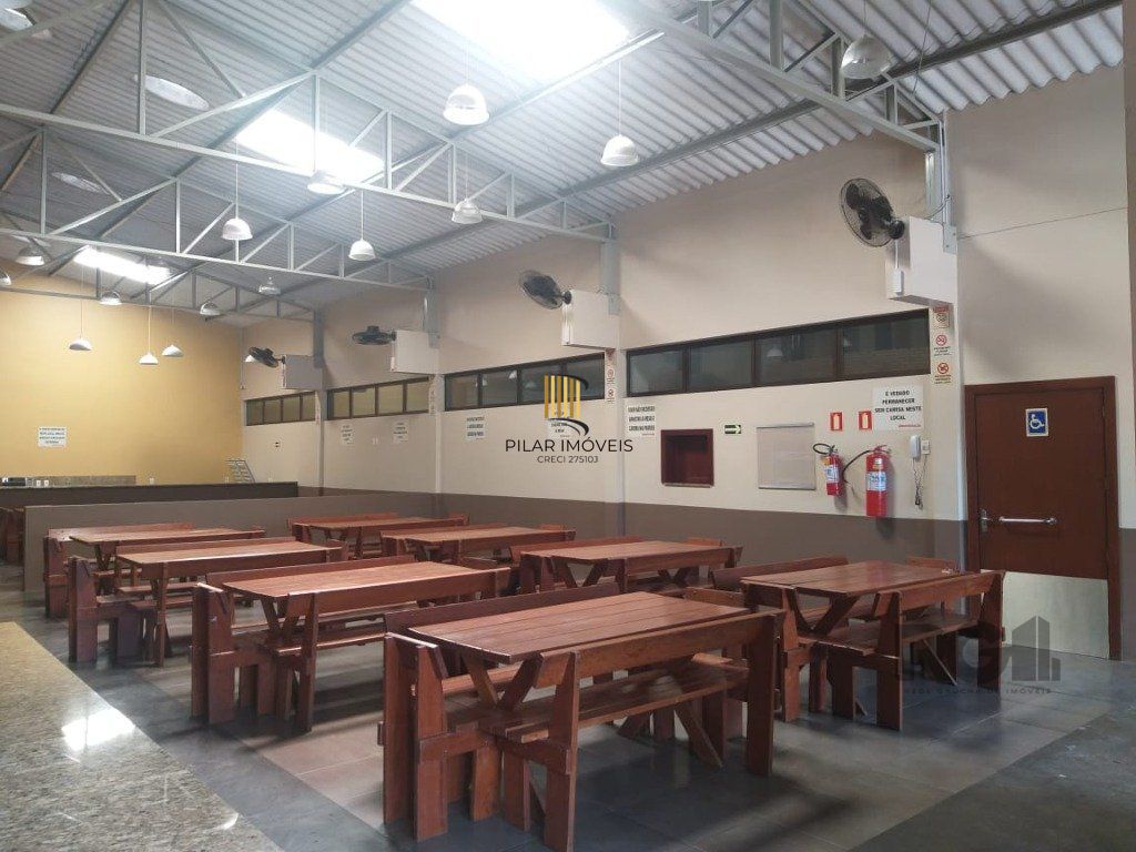Apartamento 01 do. com estacionamento junto ao novo Cestto da Av. Protásio Alves