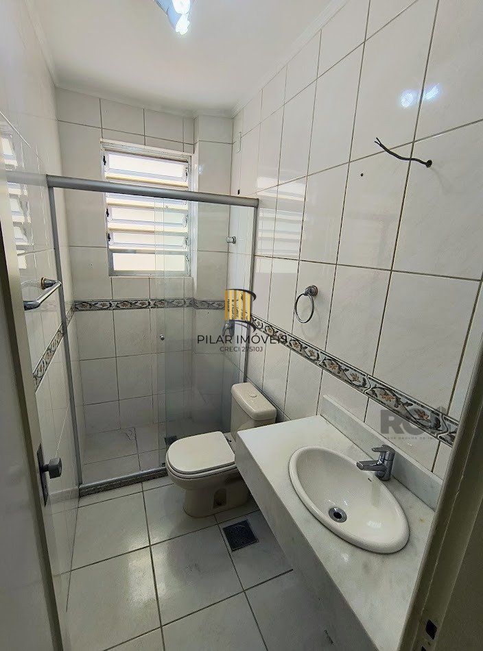 Apartamento com 02 dormitório no Bairro Floresta em Porto Alegre.